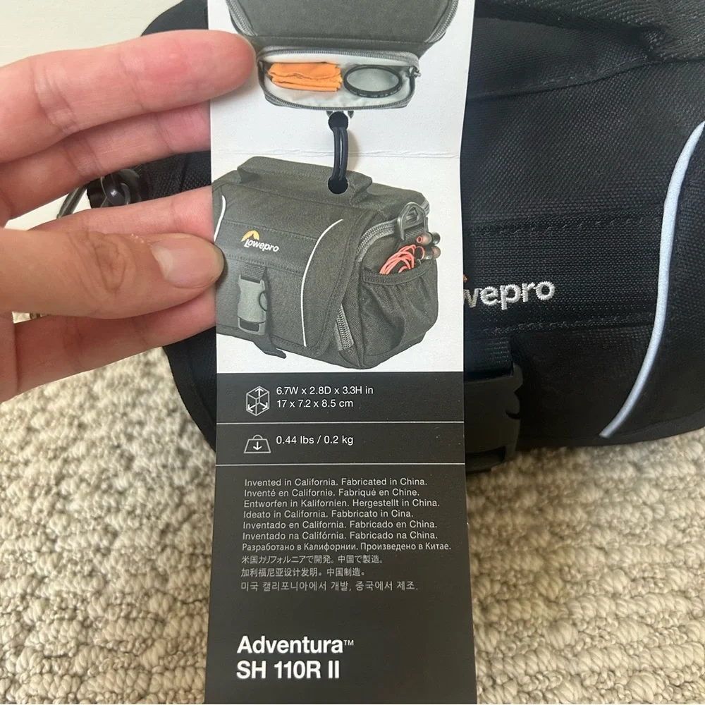Lowepro Camera Case NWT Carrying Bag Adventura SH 110R II Black and Gray